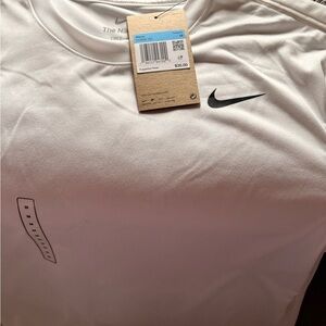 Nike Men's White Short Sleeve Tee